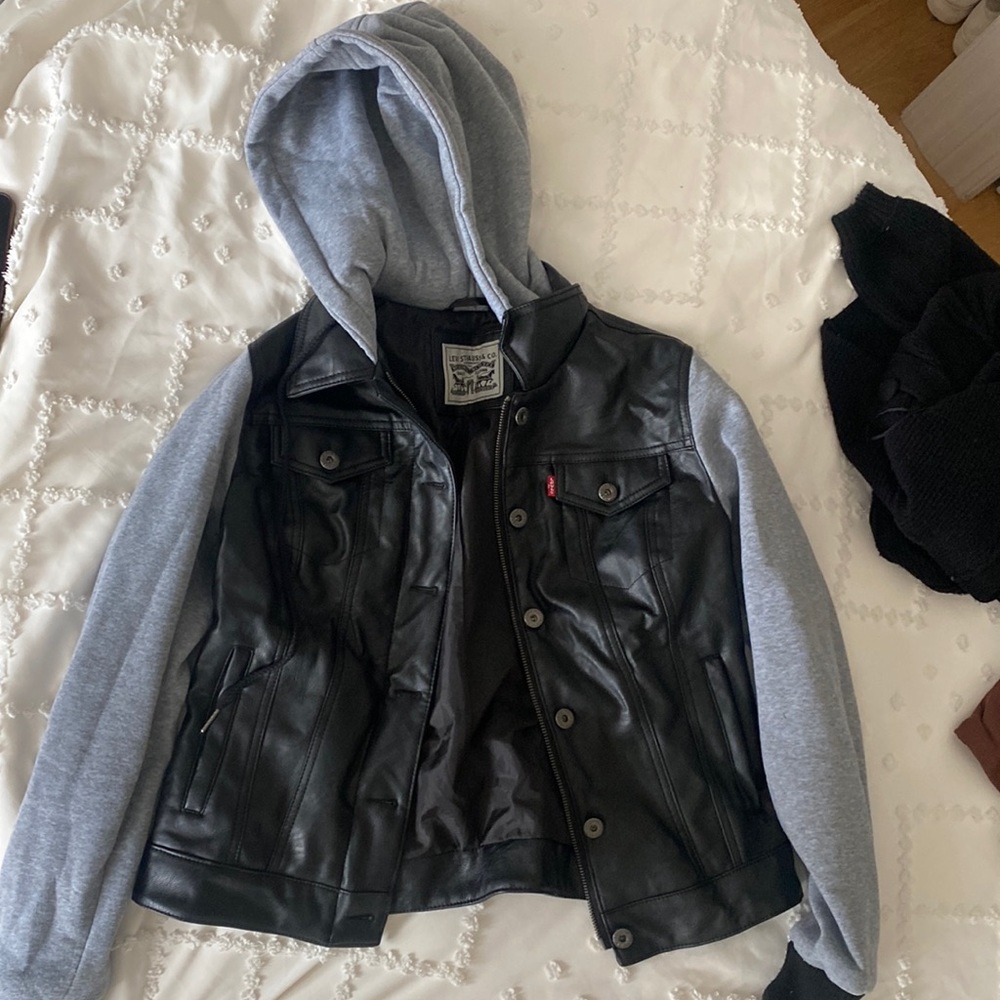 Levi’s jacket barely used like new beautiful for fall